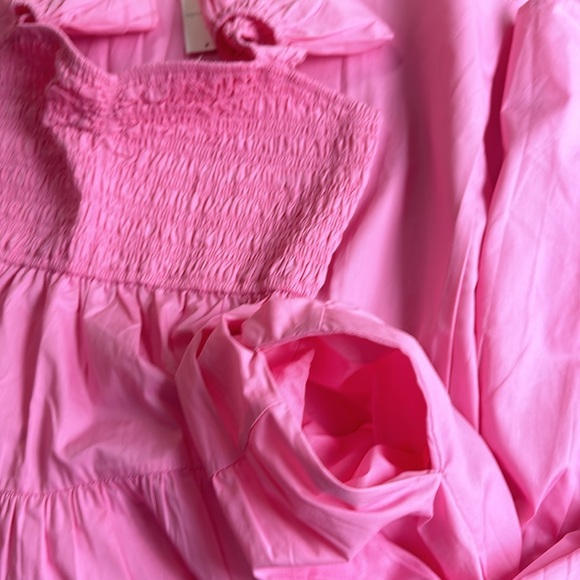 Abercrombie & Fitch - Picture 5 of 5